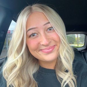 Meet your Posher, Alexys